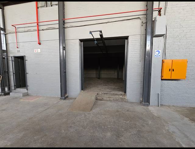 610M² WAREHOUSE TO LET IN BENROSE